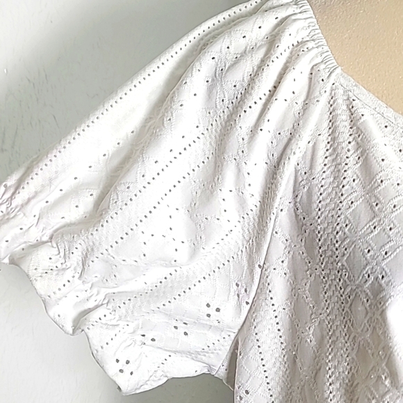 White Eyelet Top with Ruching at the Chest with a Tie, Puff Sleeves, Size 3X - Picture 5 of 9